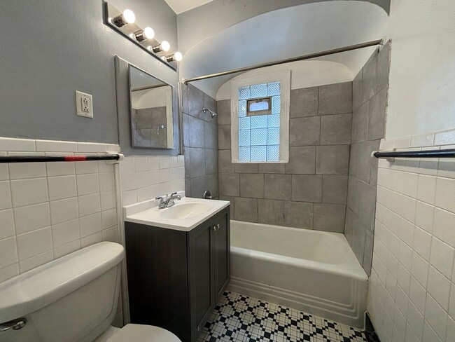 Building Photo - 4825 N 40th St