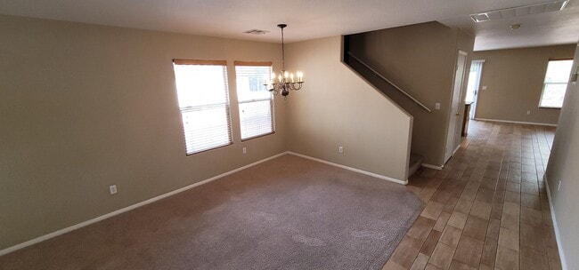 Foto del edificio - Beautiful former Model Home located near S...