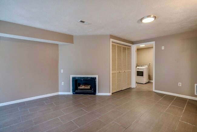 Building Photo - 433 Farrwood Dr