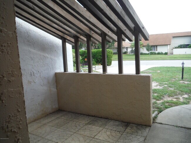Building Photo - 1662 Figtree Dr