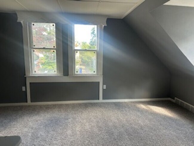 Building Photo - 2-Bedroom Apartment in Quiet 4-Plex