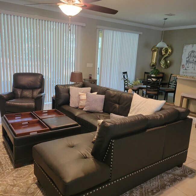 Foto del edificio - 14083 Mahogany Ave