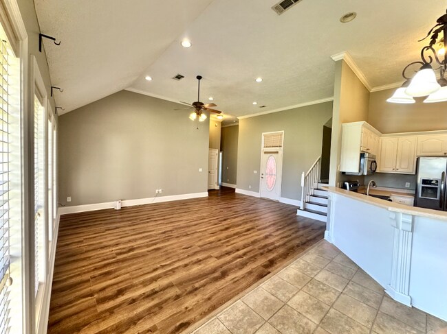 Foto del edificio - 54 Lawrence Rd