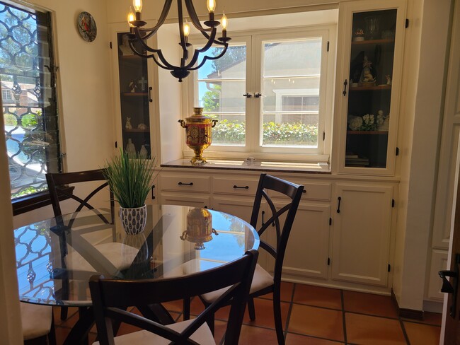 Foto del edificio - 359 Heather Heights Ct