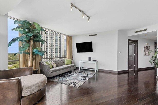 Foto del edificio - 700 Park Regency Pl NE