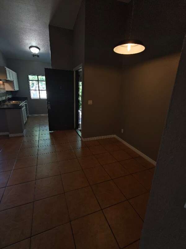 Building Photo - 747 S Ext Rd