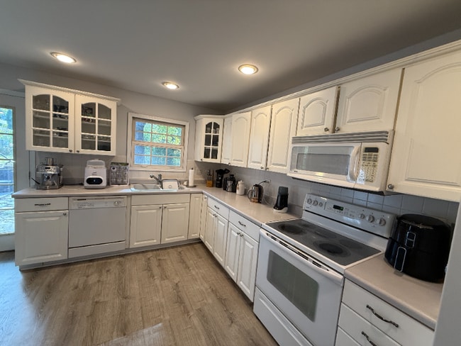 Foto del edificio - 10231 Hawthorne Dr