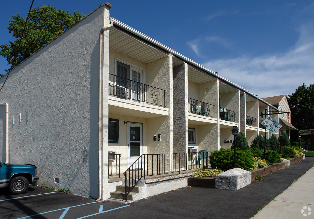 Primary Photo - Regent Court Apartments