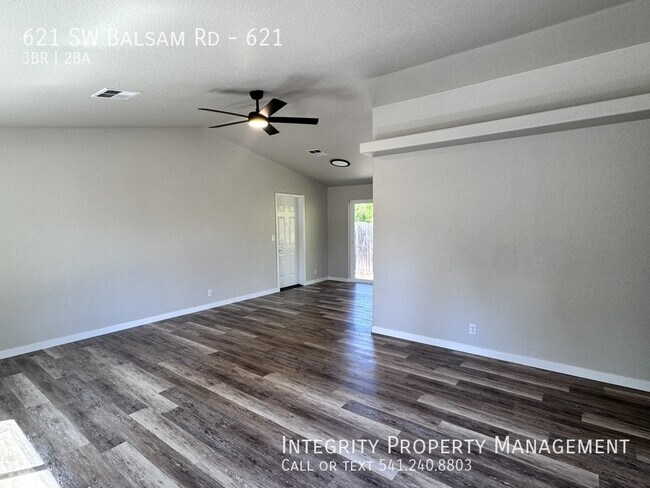 Foto del edificio - 621 SW Balsam Rd
