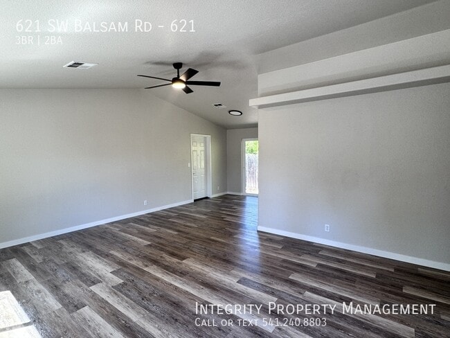 Building Photo - 621 SW Balsam Rd