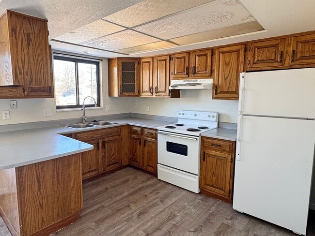 Building Photo - 924 E 5th St