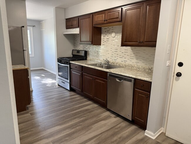 Building Photo - 2920 Roberts Dr