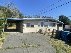 Building Photo - 524 Ridge Ave