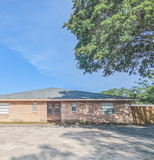 Foto del edificio - 3202 Bloomingdale Villas Ct
