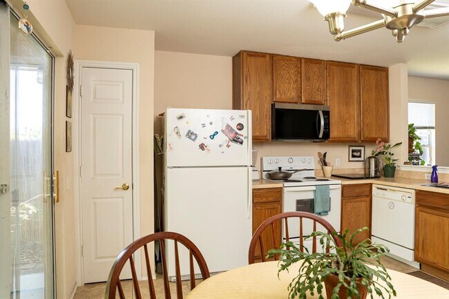 Foto del edificio - 1612 Poppy Seed Ln