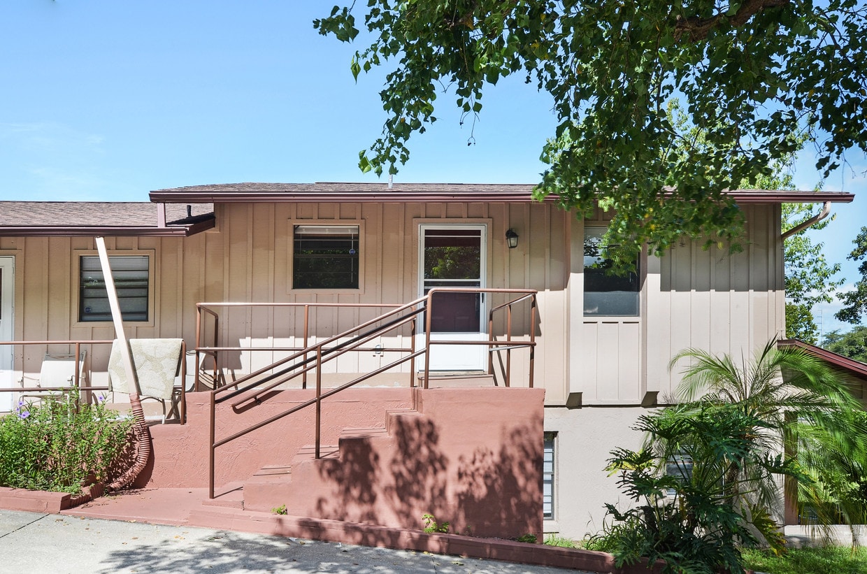 200 Ridge Crest Loop Unit B, Minneola, FL 34715 Apartment for Rent in