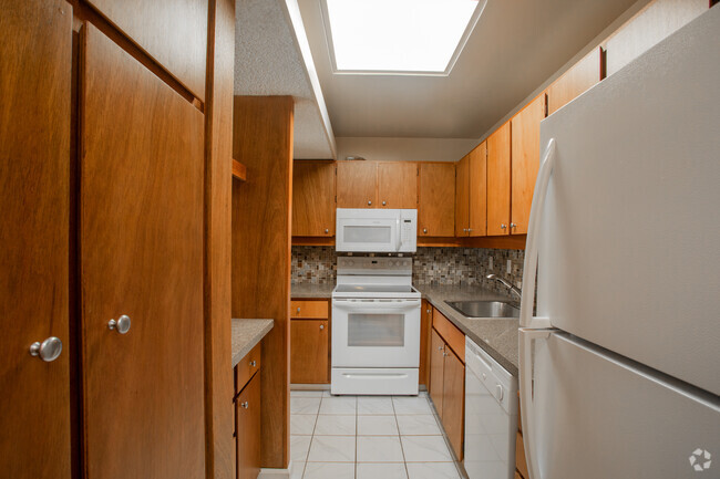 2BR, 1BA - 996SF - Solano Apartments