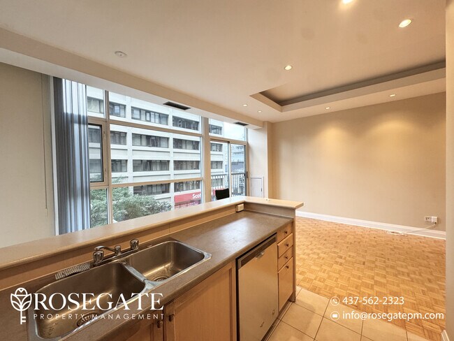 Building Photo - Spacious 2-Bedroom + Den Condo with Juliet Balcony in Downtown Toronto