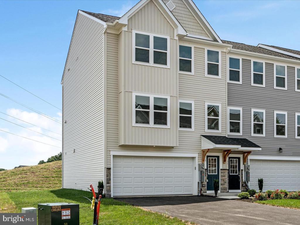 Foto principal - 17 Lyriq Ct