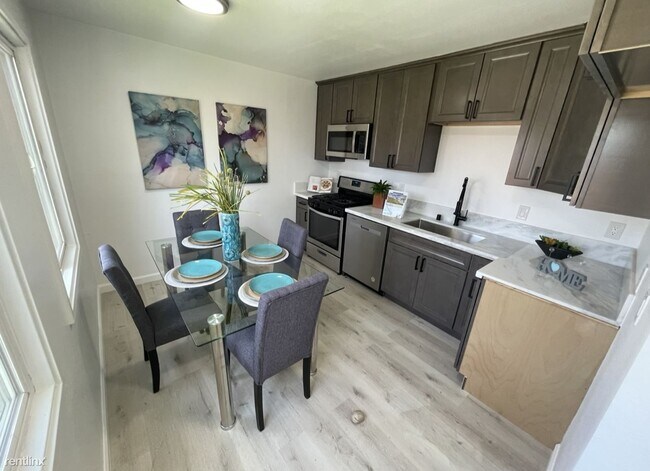 Foto del edificio - 2 br, 1 bath 4plex - 4329 Clairemont Drive...