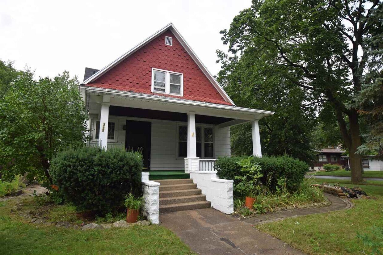 315 E Grove St, Midland, MI 48640 House for Rent in Midland, MI