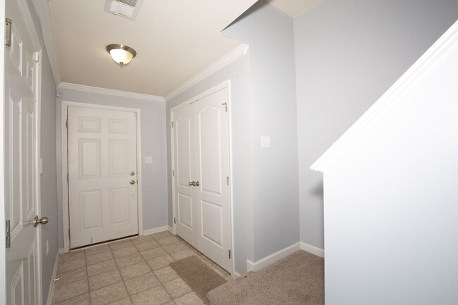 Foto del edificio - 3 bed, 2full/2 half bath Townhome in Marti...