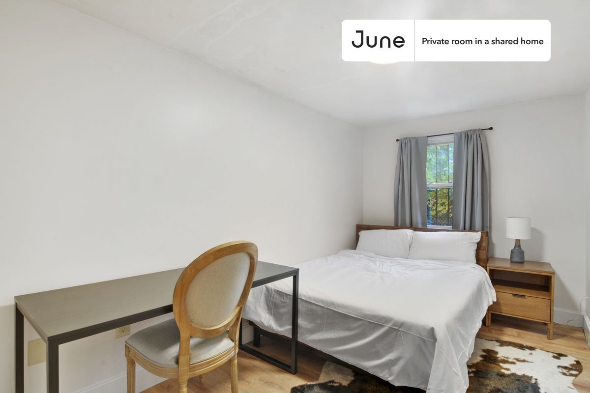 Private bedroom in 3 bed/1 bath Home - Private bedroom in 3 bed/1 bath Home