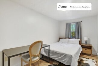 Building Photo - Private bedroom in 3 bed/1 bath Home