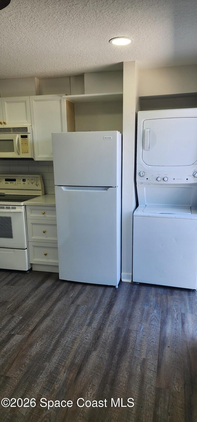 Foto del edificio - 55 Needle Blvd