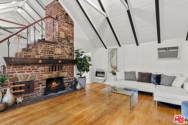 Foto del edificio - 11525 Moorpark St