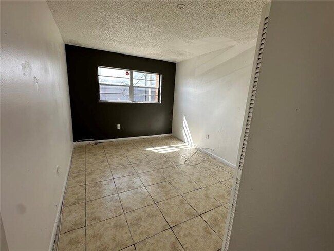 Building Photo - 3700 NW 21st St