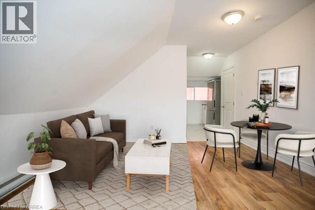 Building Photo - 3 Balmoral Ave S