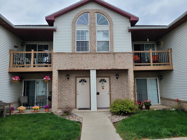 Individual entrances - Washington Manor Apartments