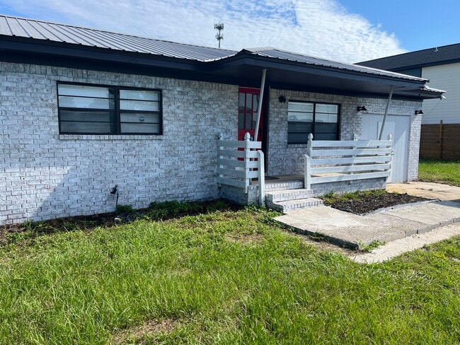 Building Photo - 5329 Cherry St