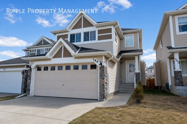 Photo du bâtiment - SPACIOUS 3 BEDS, 2.5 BATHS SINGLE-FAMILY HOUSE | Private Den & Double Garage