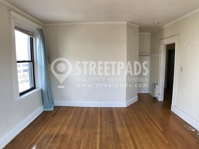 Foto del edificio - bedroom in Malden MA 02148