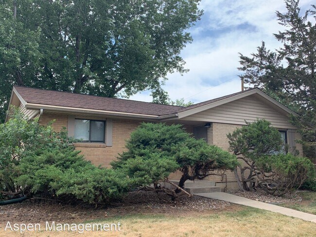 Foto del edificio - 3 br, 1.5 bath House - 310 Bates Ave