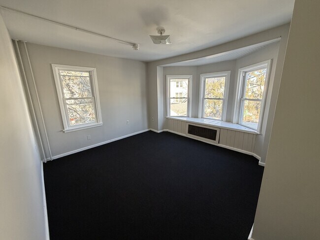 Building Photo - 407 Somerset St