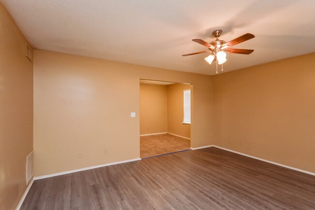 Building Photo - 5438 Farmview Close