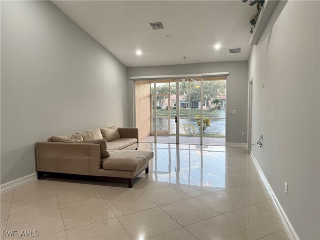 Foto del edificio - 8153 Sanctuary Dr