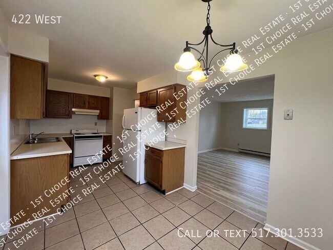 Building Photo - Spacious 2-BDR 1-BTH Duplex in Grand Ledge...