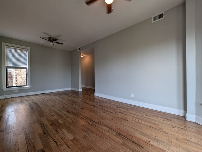 Building Photo - 627 W Oakdale Ave