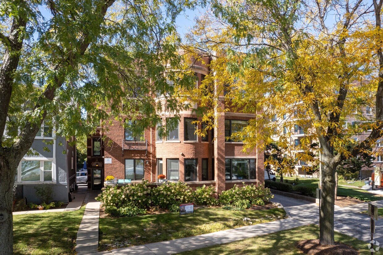 Primary Photo - 530-534 Sheridan Sq
