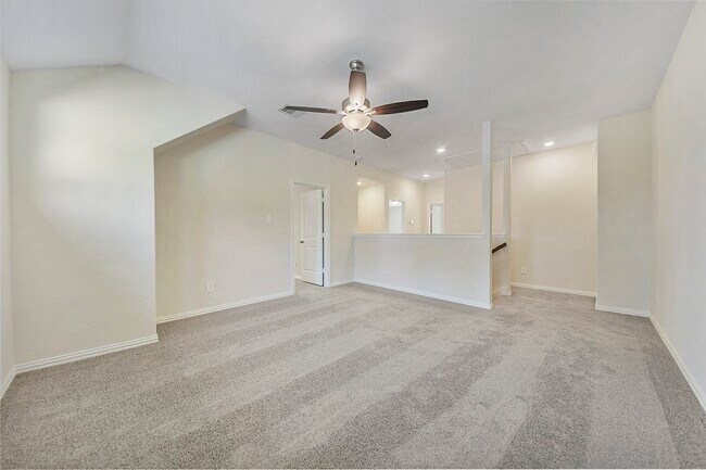 Building Photo - 115 Silver Sky St