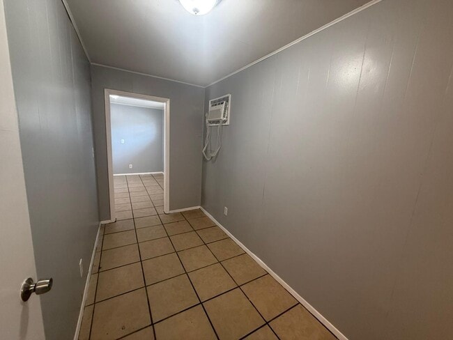 Building Photo - Charming 1 bedroom in the heart of St Pete...