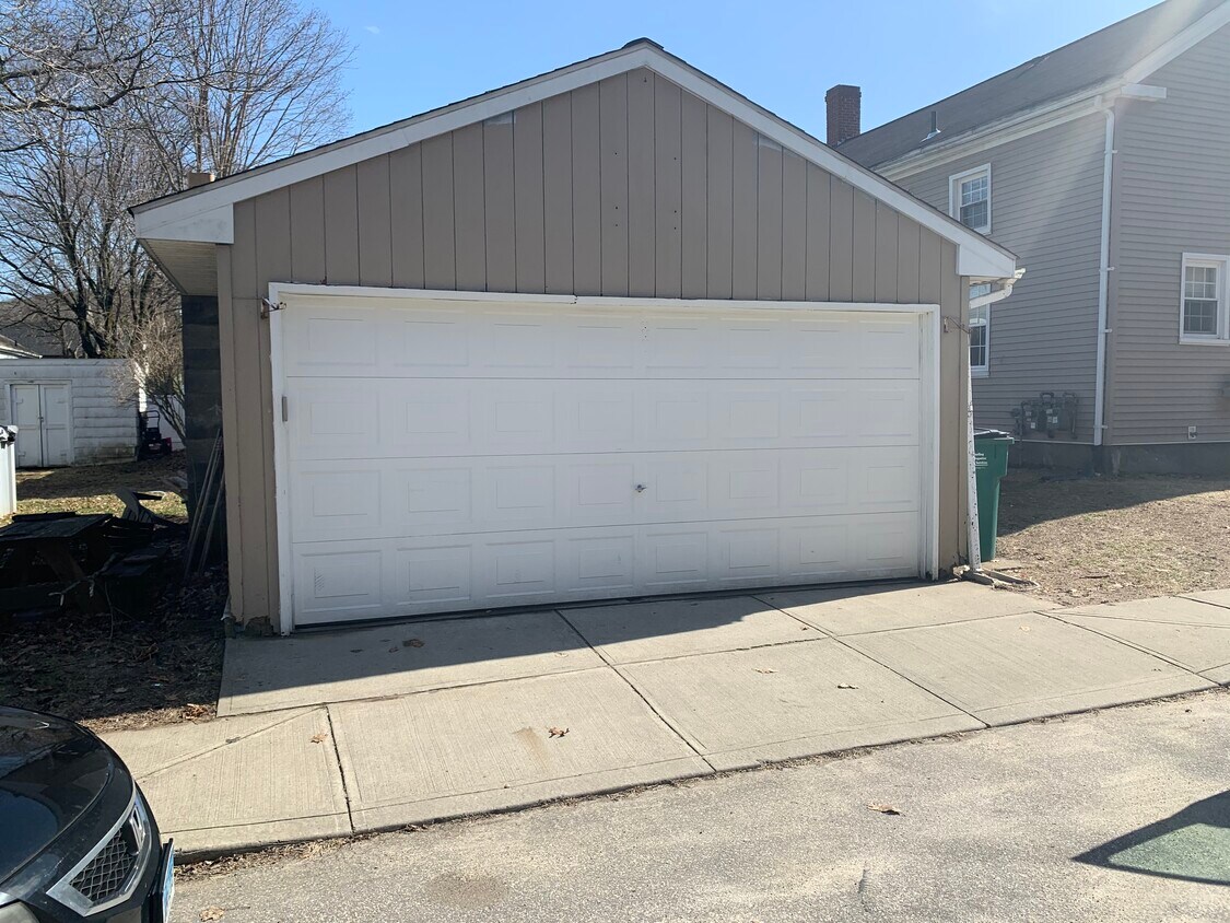 15 Park Dr, Baltic, CT 06330 Townhouse for Rent in Baltic, CT