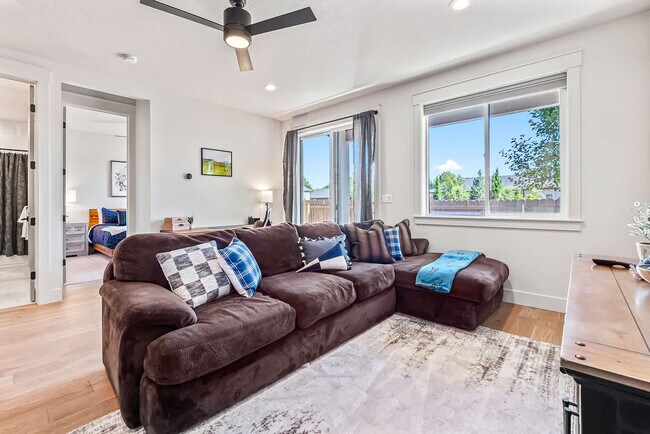 Foto del edificio - 6389 W Bluebird Ln