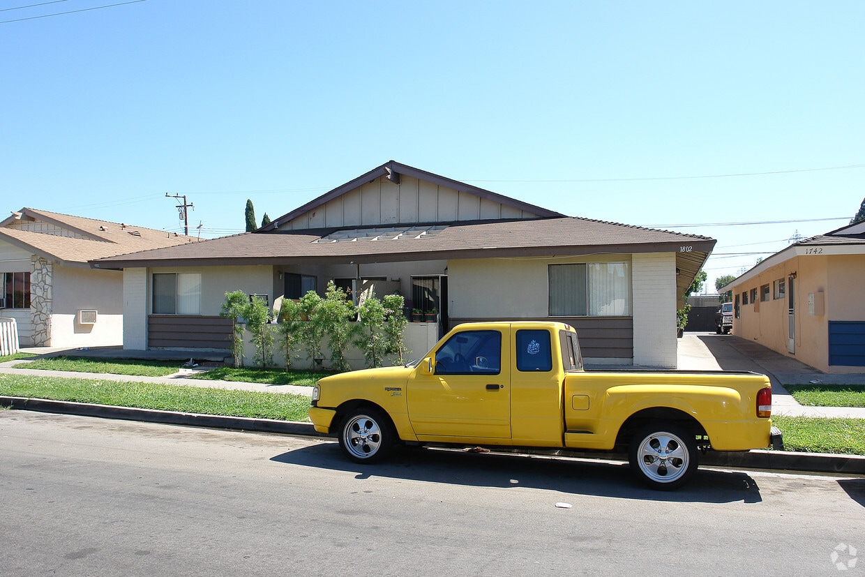 Primary Photo - 1802 E Grove Ave