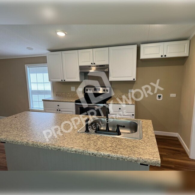 Building Photo - Single Wide on Acreage