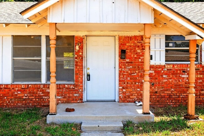 Photo - 1004 Lotus Avenue House